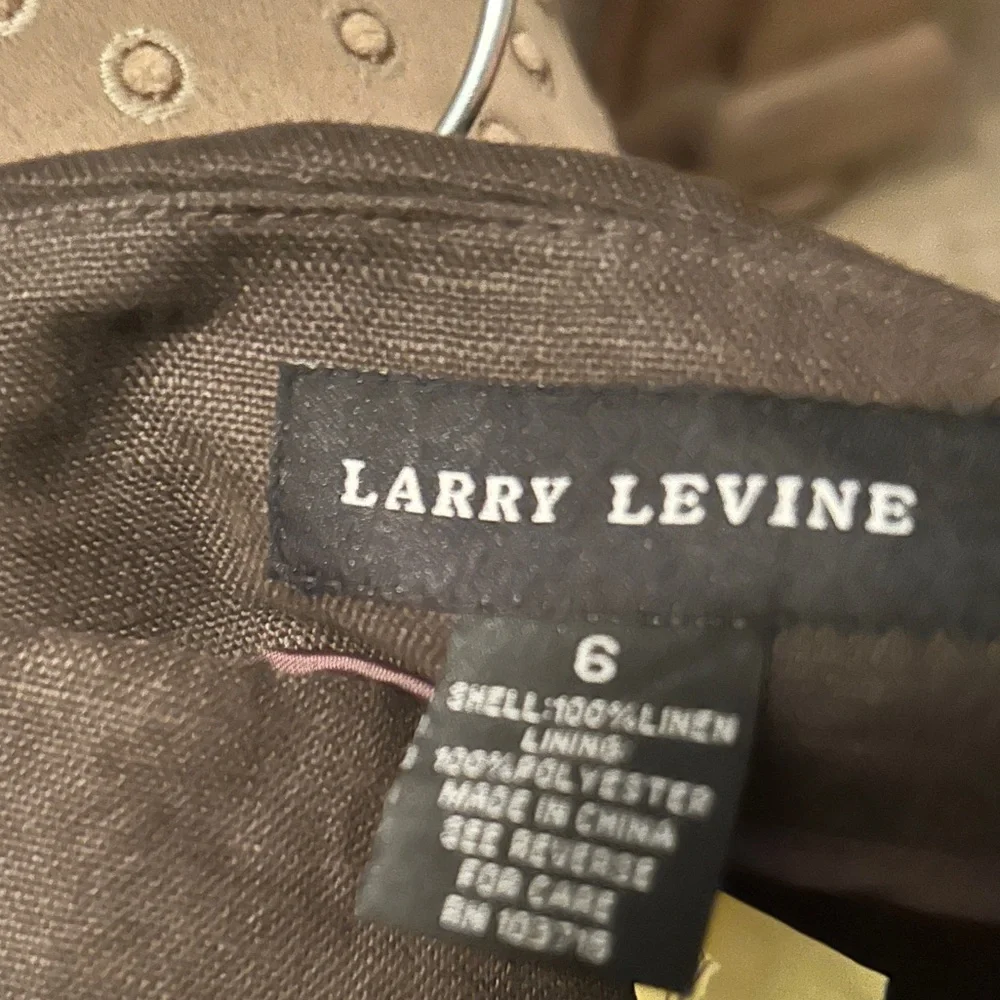 Larry Levine Brown Linen Skirt. Beautiful detail with vertical pleats.Lined Skrt - Picture 3 of 5